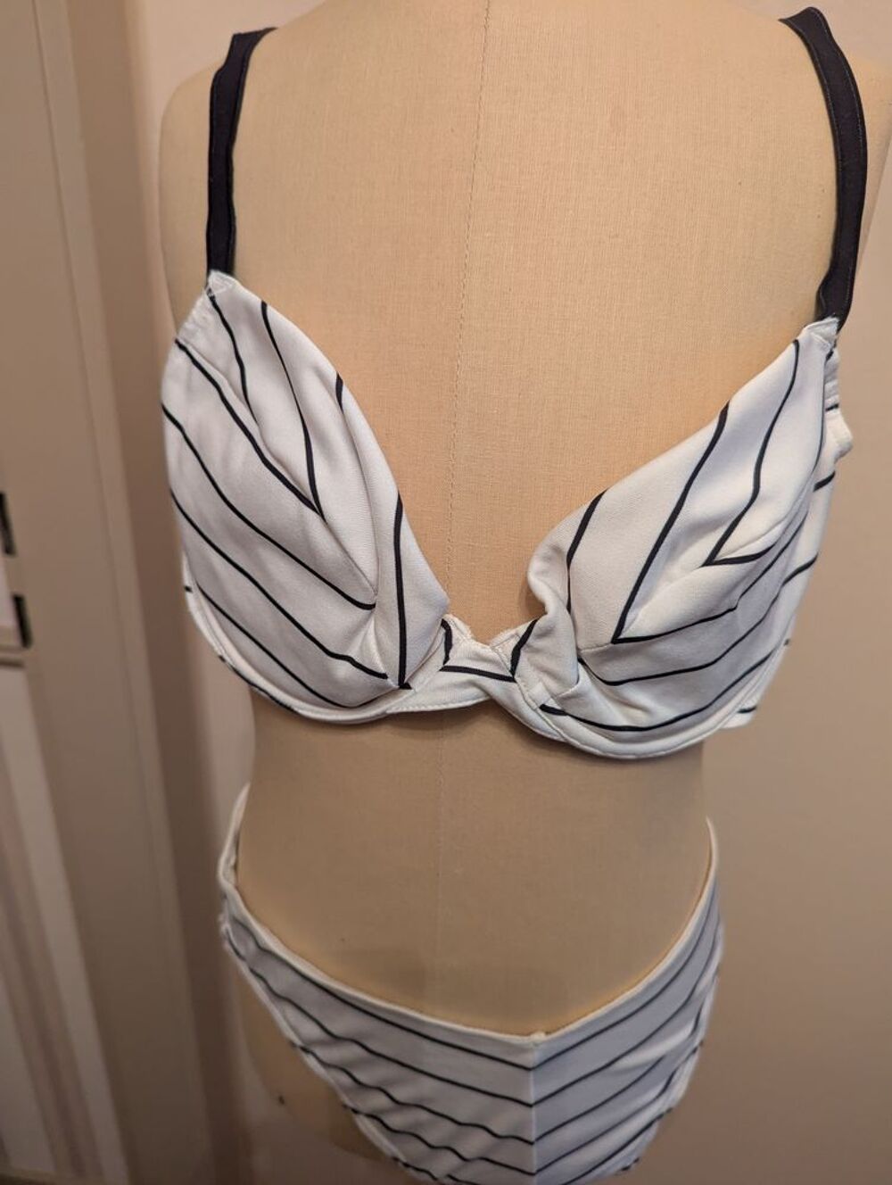 Ensemble de sous v&ecirc;tements ANTIGEL-GAMME LISE CHARMEL Vêtements