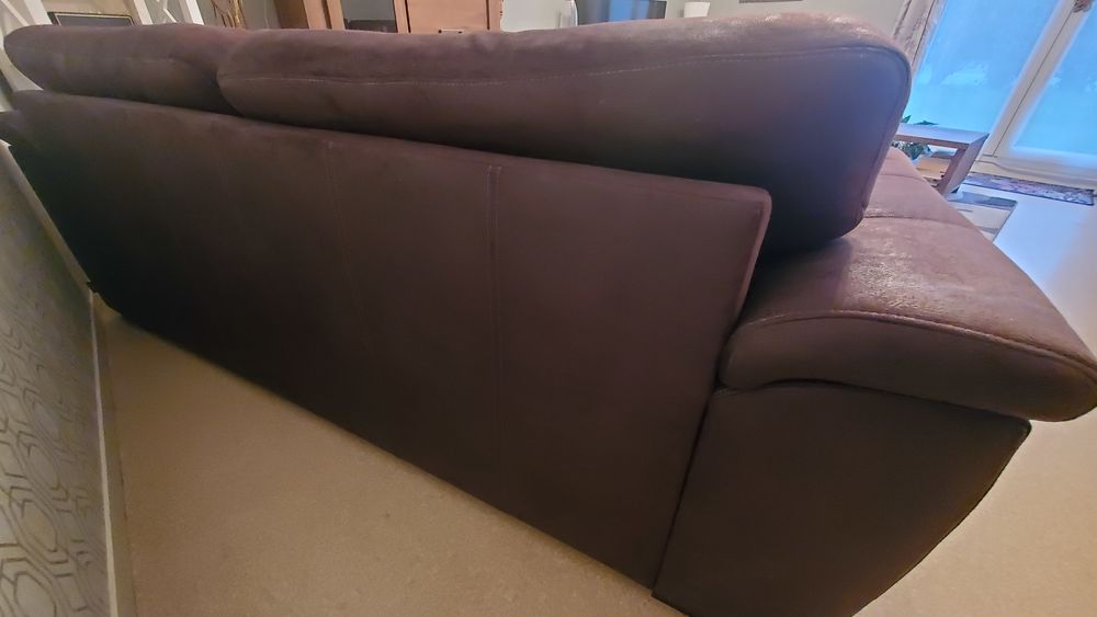 CANAPE 3 places
Marron fonc&eacute; 
Meubles