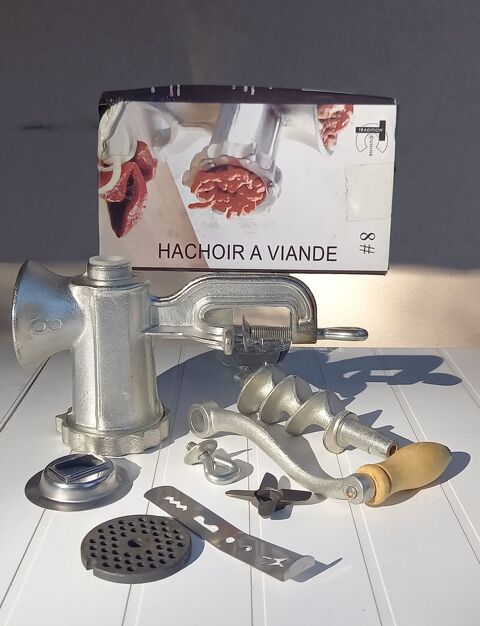 HACHOIR A VIANDE MANUEL 25 Montfort-sur-Argens (83)