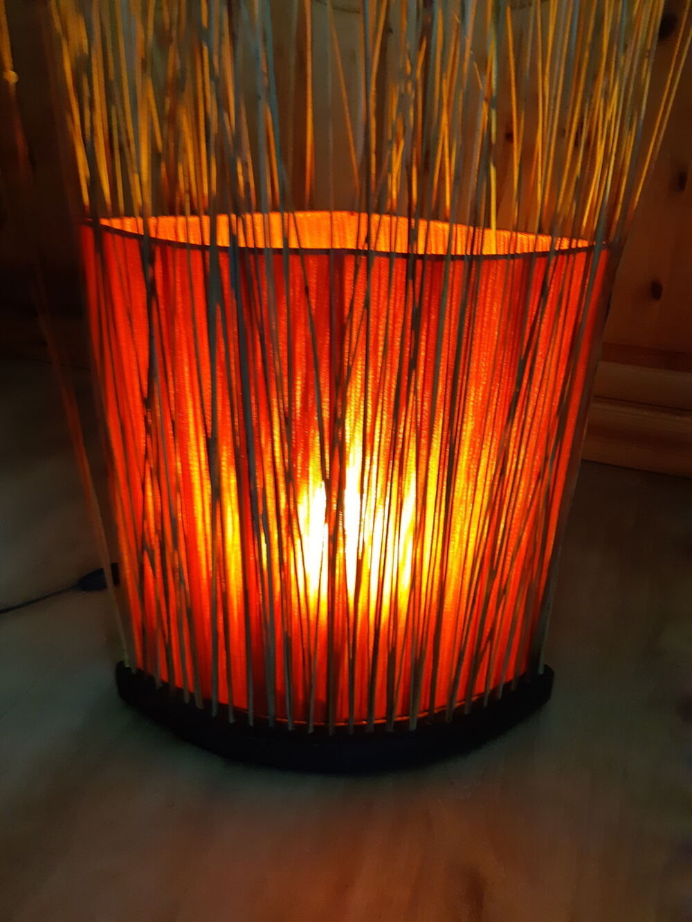 Lampe d&eacute;corative tissu orange et bois Décoration