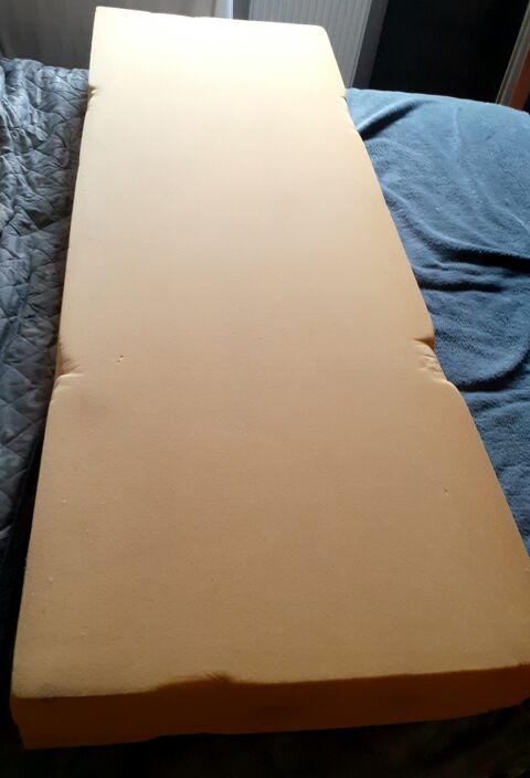 Matelas en mousse 
25 Antibes (06)