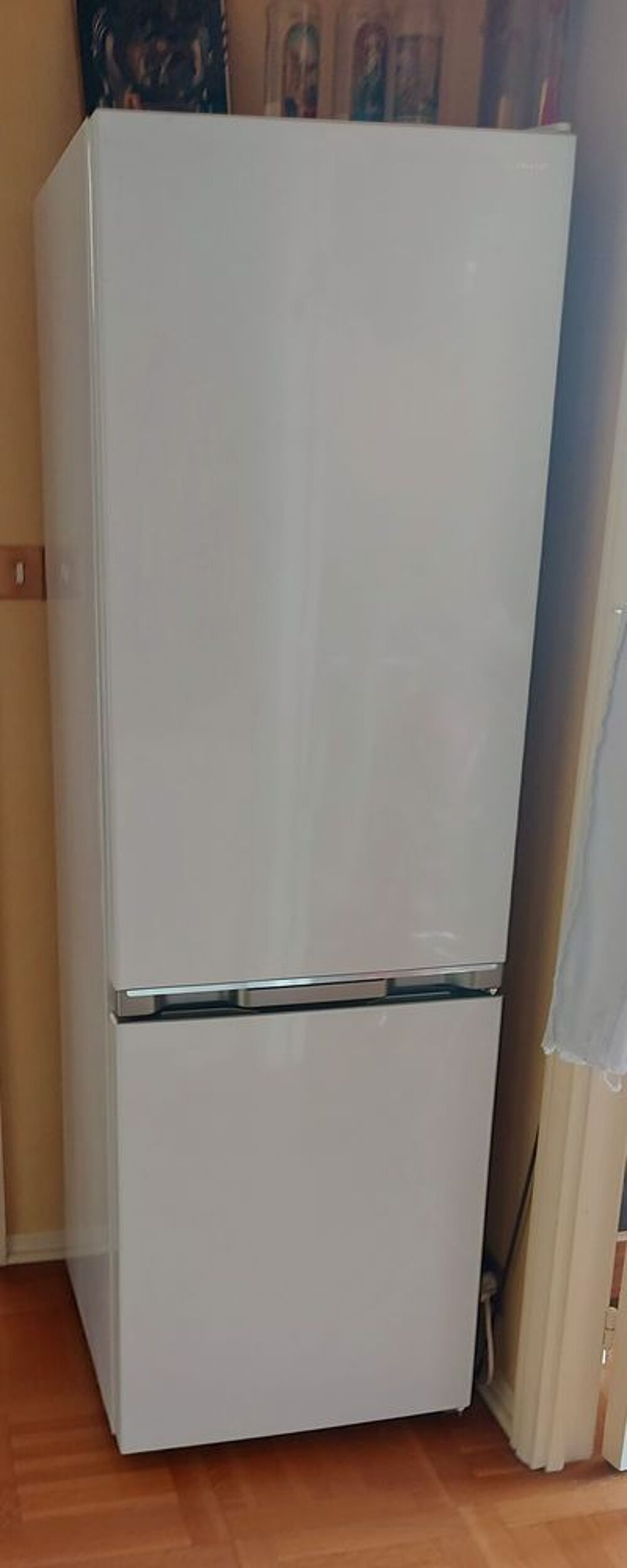 REFRIGERATEUR CONGELATEUR + MACHINE A LAVER Electroménager