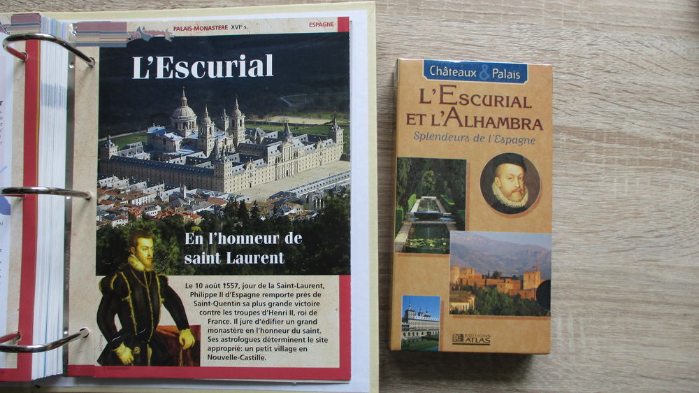 Classeur des Ch&acirc;teaux " Guerriers &amp; Forteresses". Livres et BD