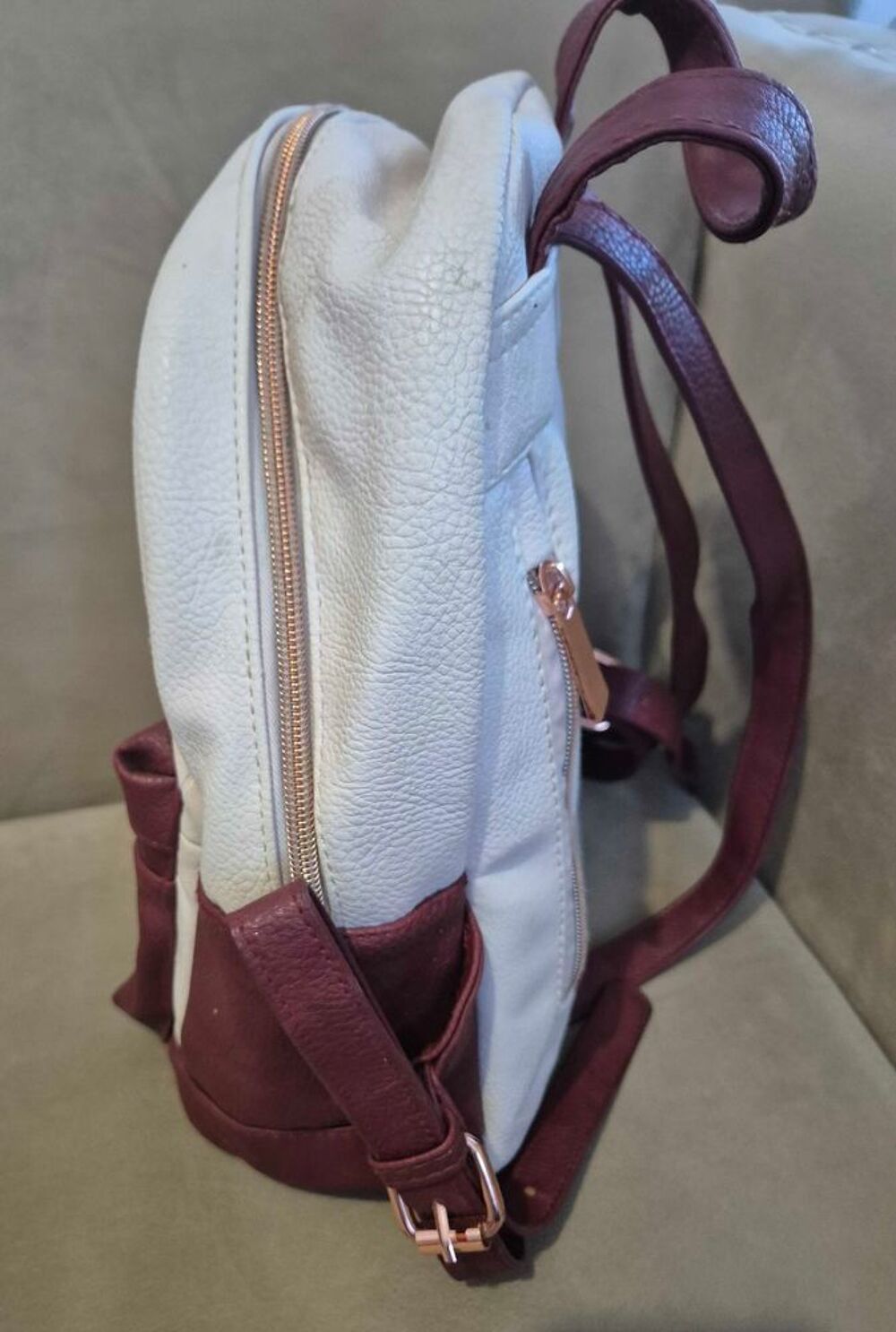 Sac+&agrave; +dos+Disney+Bambi+bicolore+blanc+bordeaux+format+compact Maroquinerie