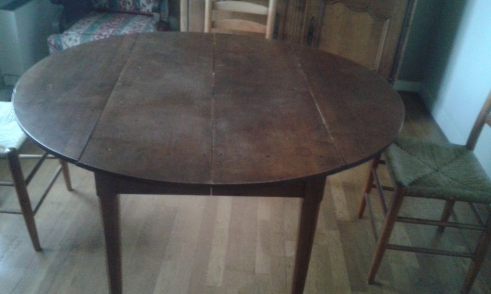 Belle table d'antiquaire Meubles