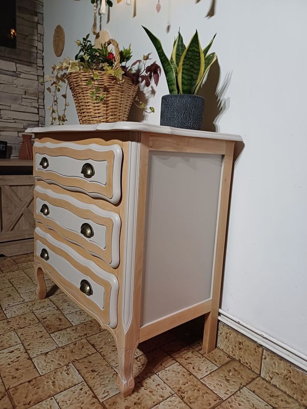 Commode relook&eacute;e bois et gris clair Meubles