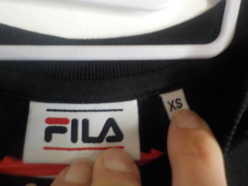 TEE-SHIRT NOIR FILA TAILLE XS Vêtements