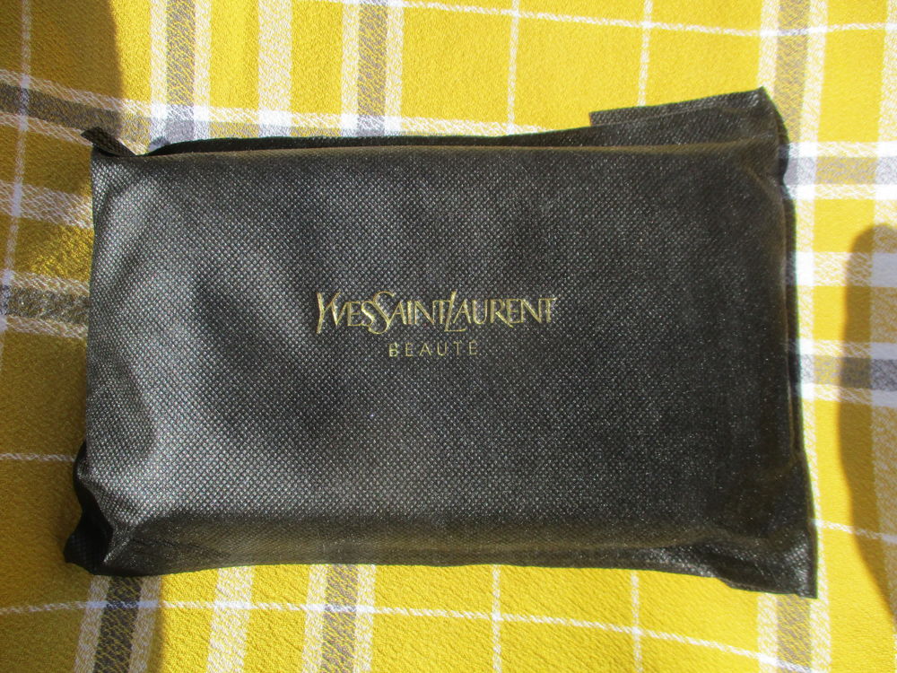 Trousse &agrave; Maquillage Effet Cuir Rouge - Neuve Maroquinerie