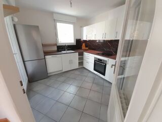  Appartement à louer 4 pièces 80 m²