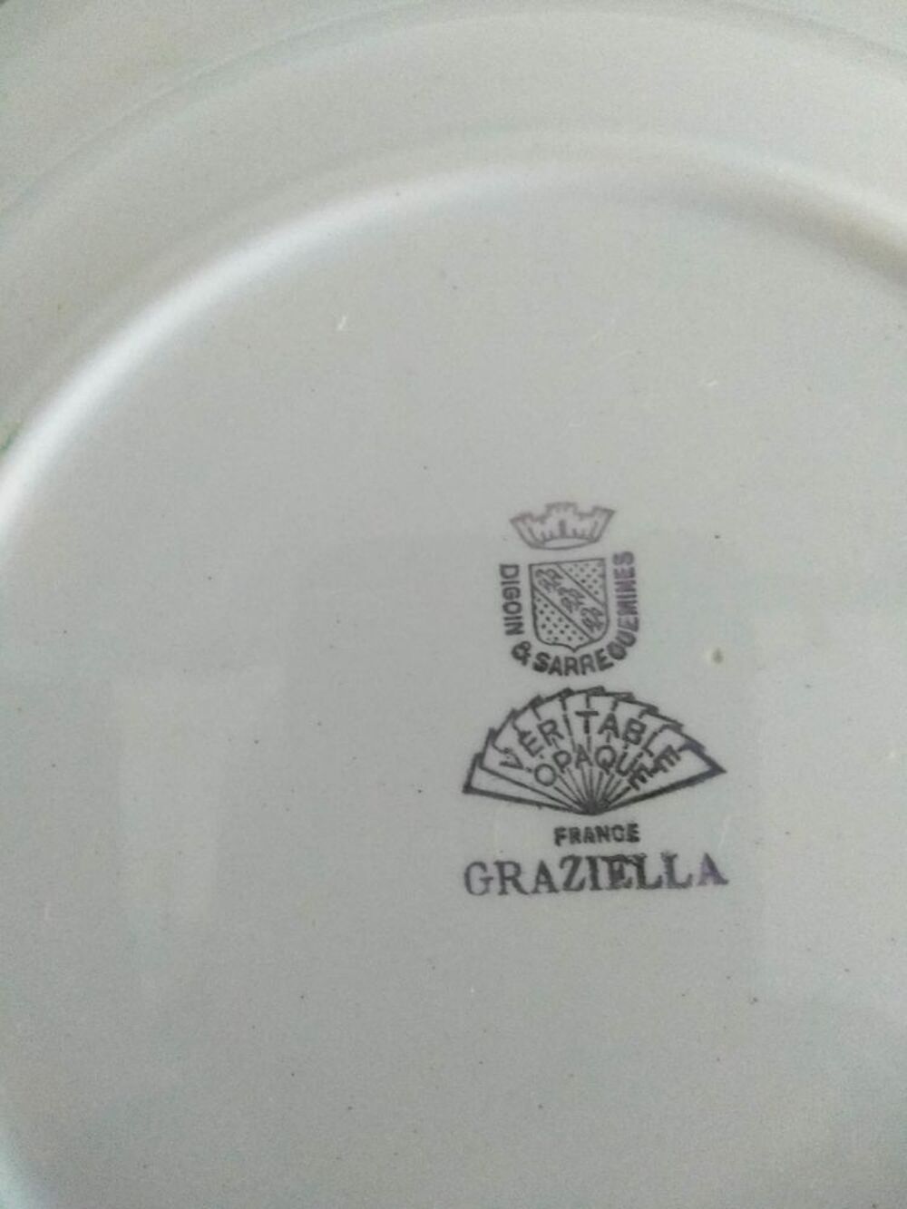 Service de vaisselle ancien en fa&iuml;ence opaque fine blanche Cuisine
