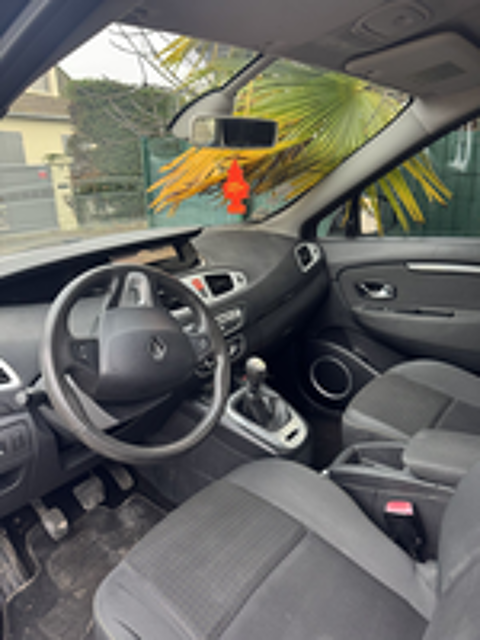 Grand Sc&eacute;nic III dCi 105 eco2 Alyum 5 pl 2010 occasion 77370 Nangis