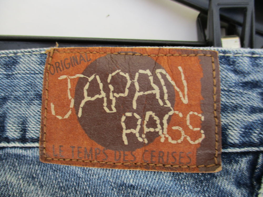 Jean vega-temps des cerises T28
Vêtements