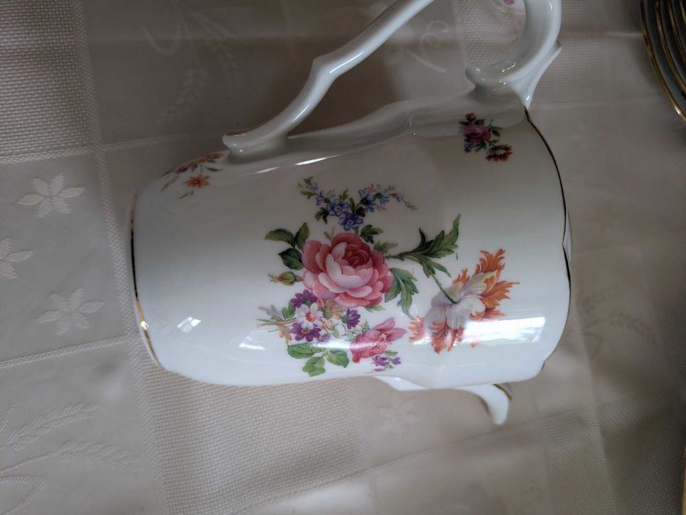Service de table complet en porcelaine de France Décoration