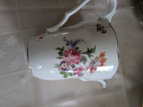 Service de table complet en porcelaine de France 150 Achicourt (62)