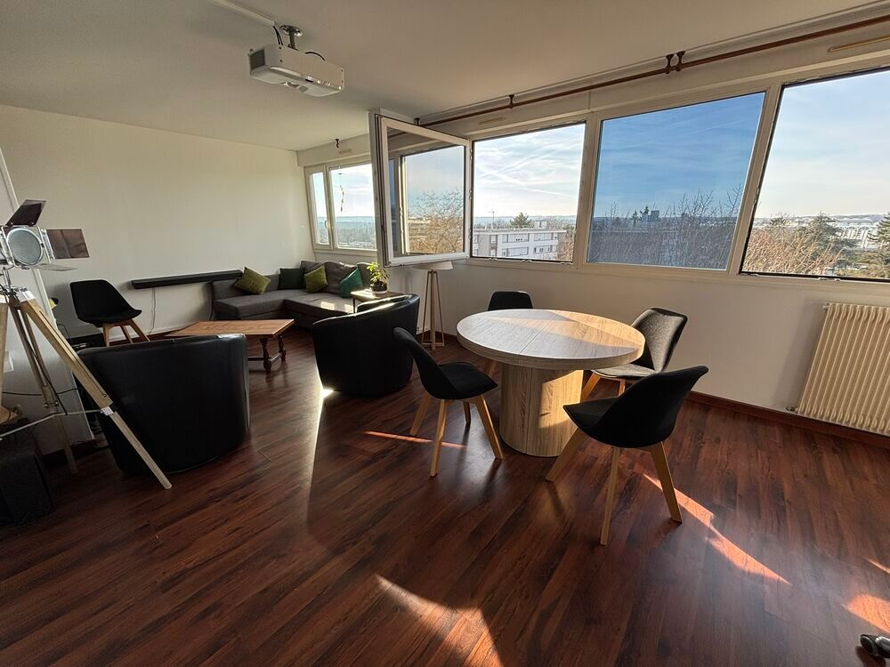 Vente Appartement Cergy Grand Centre, 77 m² rénové, grand séjour lumineux ! Cergy