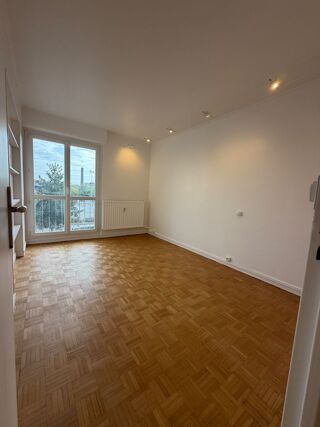  Appartement à louer 3 pièces 65 m²