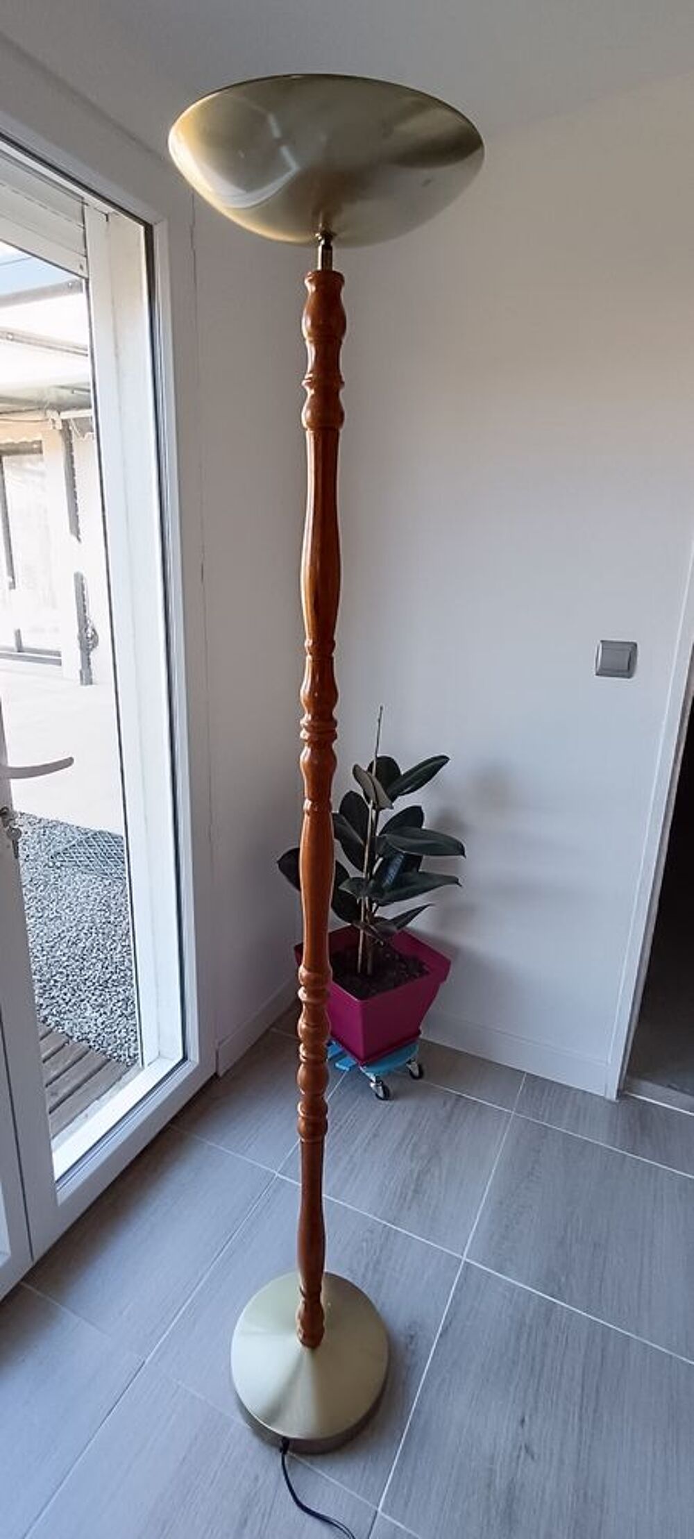 Lampadaire halog&egrave;ne Meubles