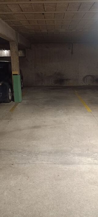  Parking / Garage à louer 10 m²