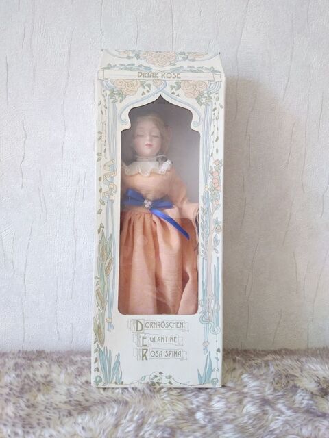 Eglantine - Poupée de porcelaine 30 Plougonven (29)