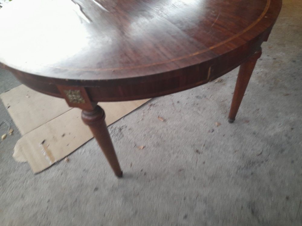 , table marquet&eacute;e et chaises , acajou massif Meubles