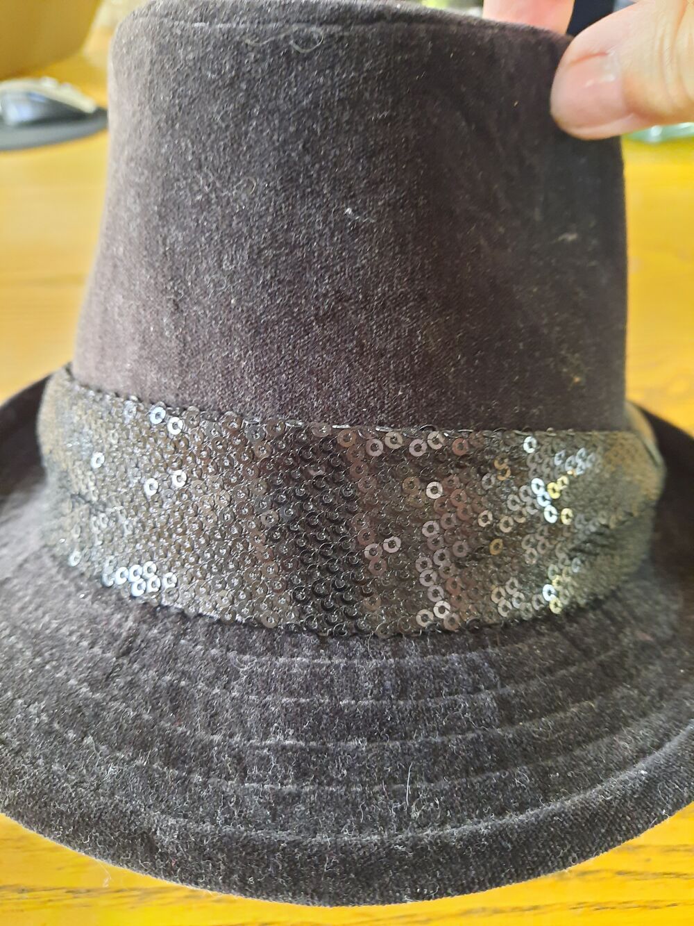 Chapeau femme forme Trilby Vêtements