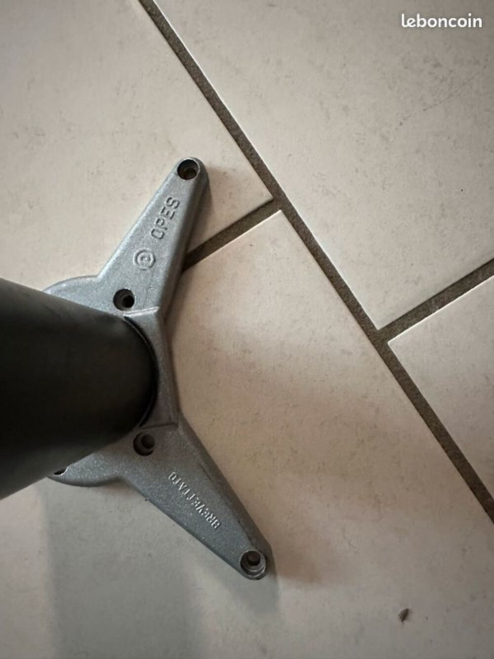 2 pieds brillants r&eacute;glables OPES 82 / 84.5 cm Bricolage