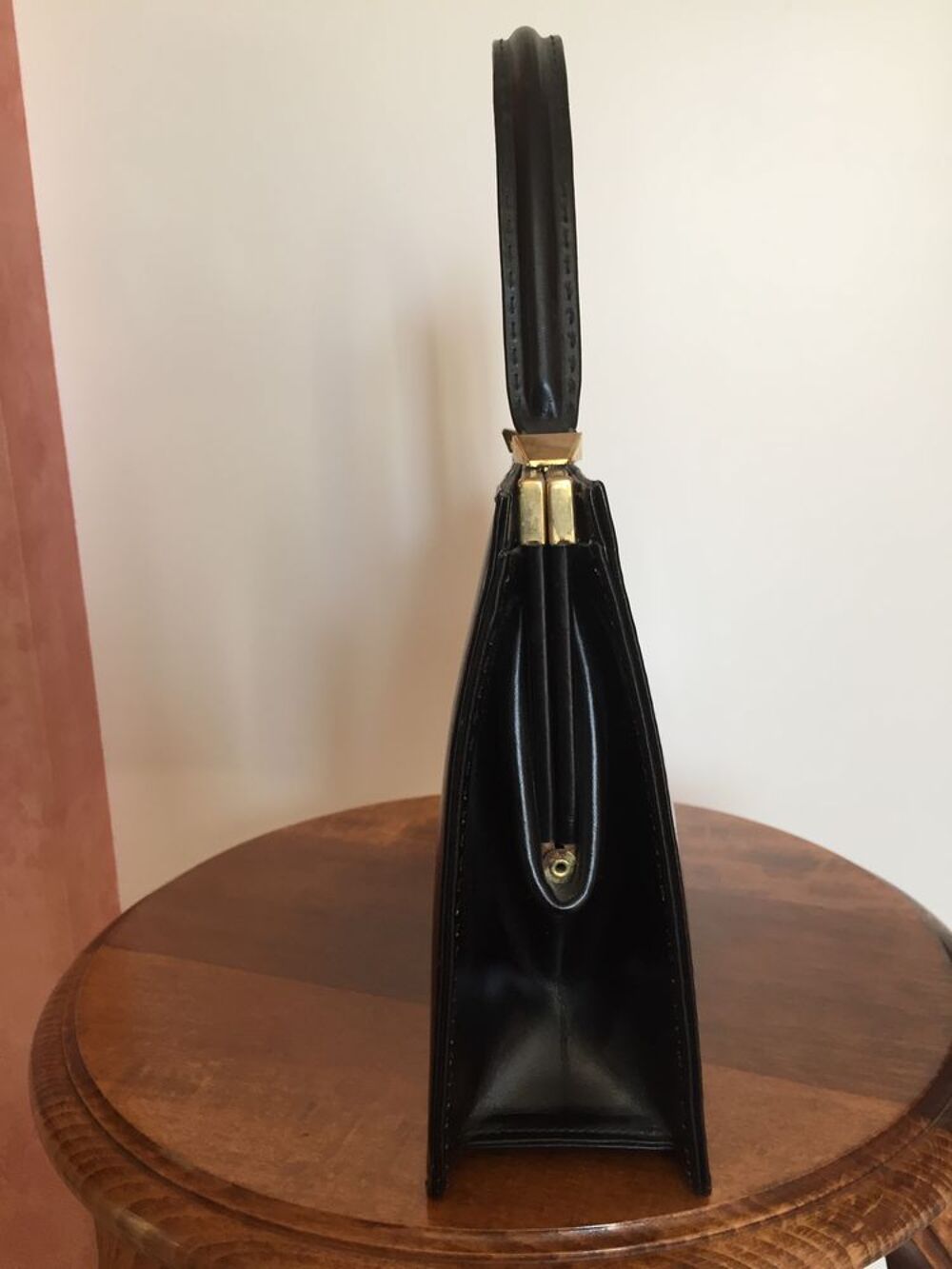 sac &agrave; main cuir noir vintage Maroquinerie