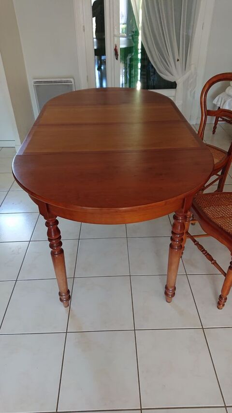 Table chaises confiturier 210 Chteau-Renault (37)