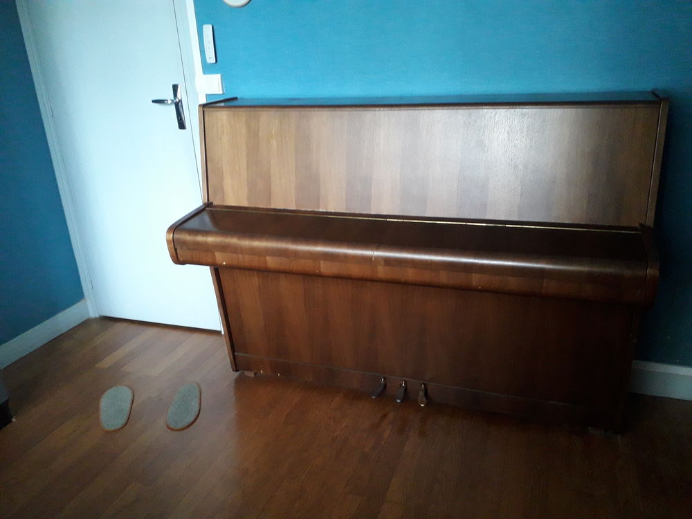 PIANO DROIT CALISIA 550 EUROS Instruments de musique