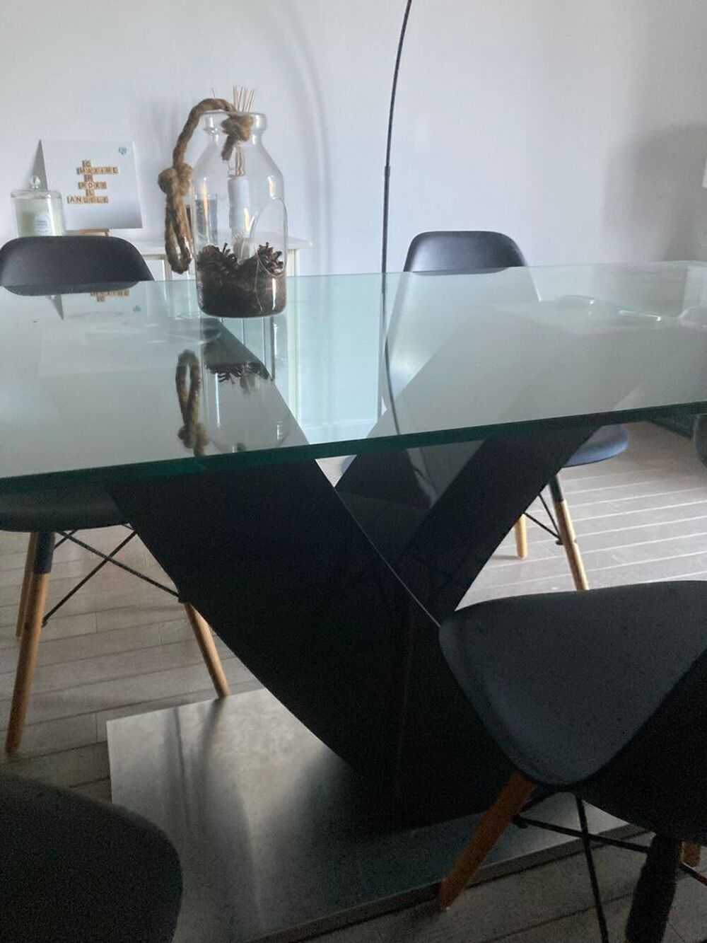 belle table &agrave; manger en verre 6/8 personnes sans les chaises Meubles