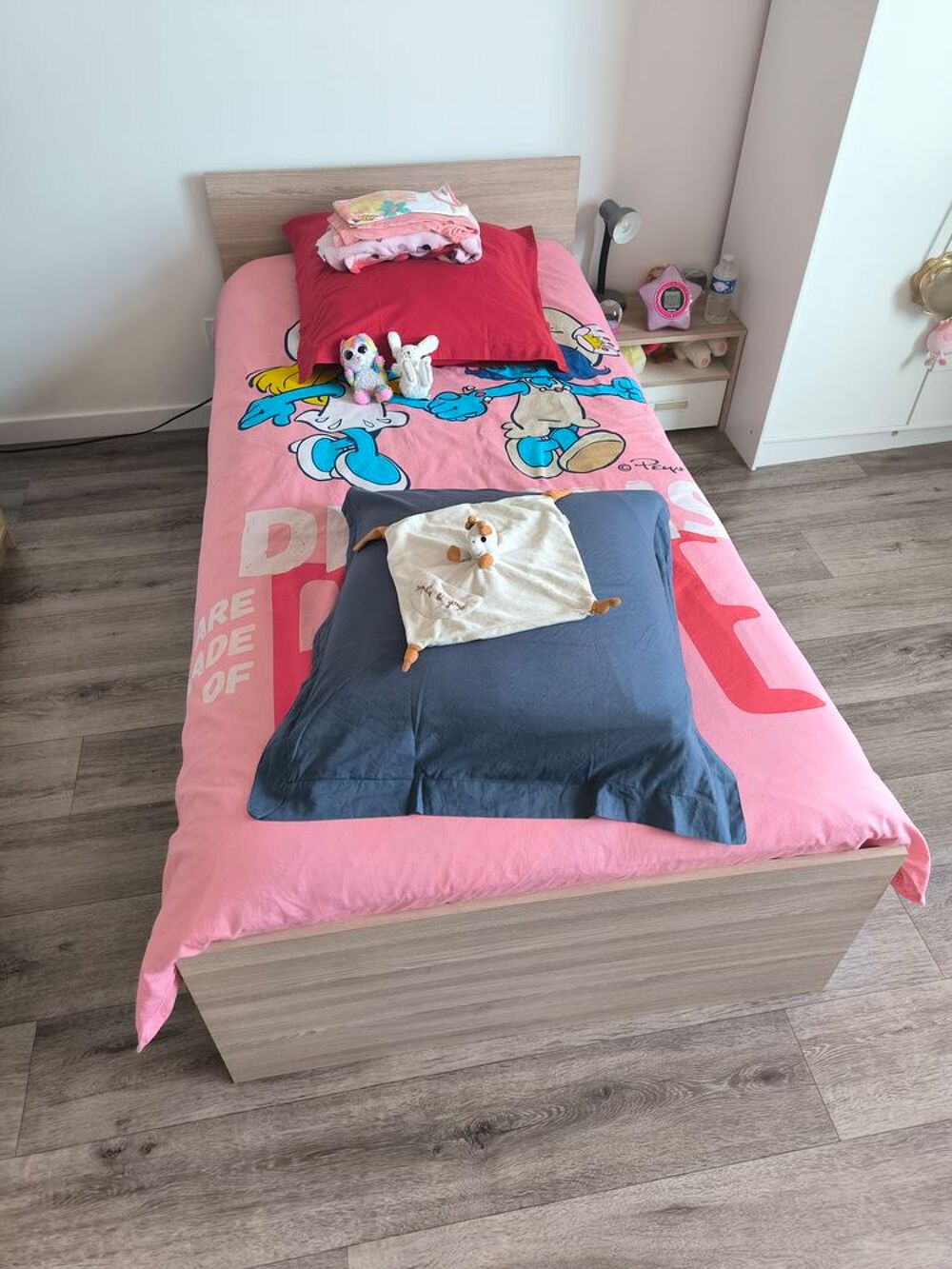 Lit + sommier + matelas 90x 190 + table de chevet ET Armoire Meubles