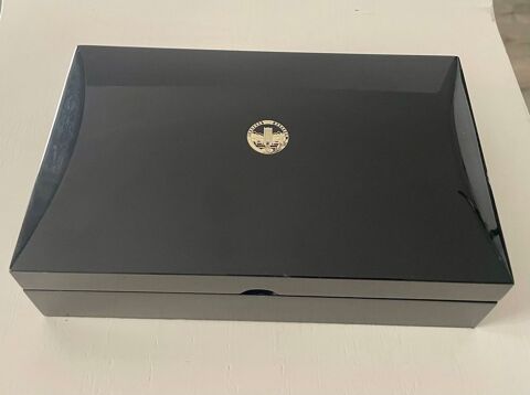 Stylo de collection Kazakh National University �" Edition comm&eacute;morative 80 ans �" Noir & Or 200 72000 Le mans