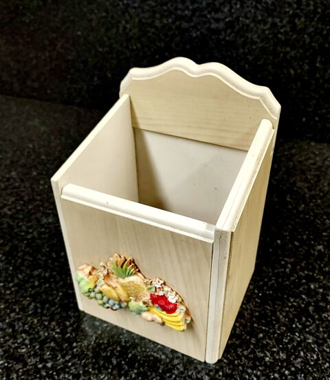 Boite de rangement en bois � suspendre  9 Montigny-aux-Amognes (58)