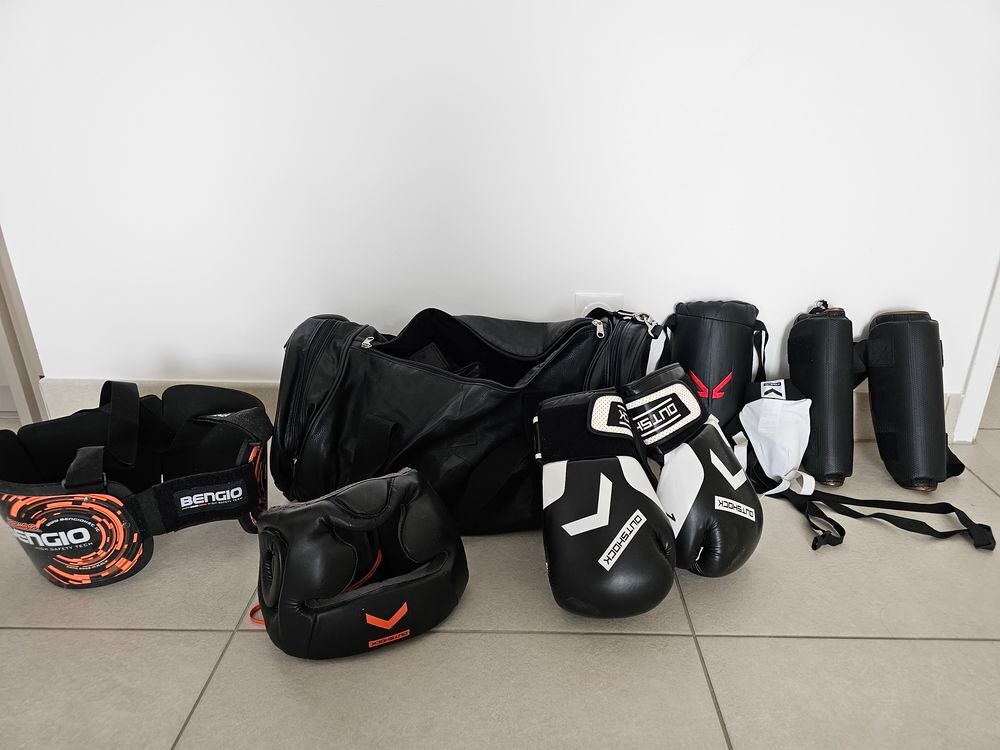 Ensemble accessoire pour boxe homme
Servi uniquement 3 fois Sports