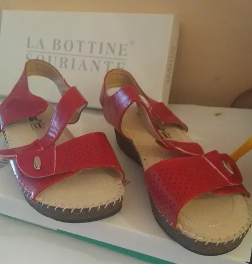 Sandales confort Femme - Neuf - Pointure 36 - 15€ 
Chaussures
