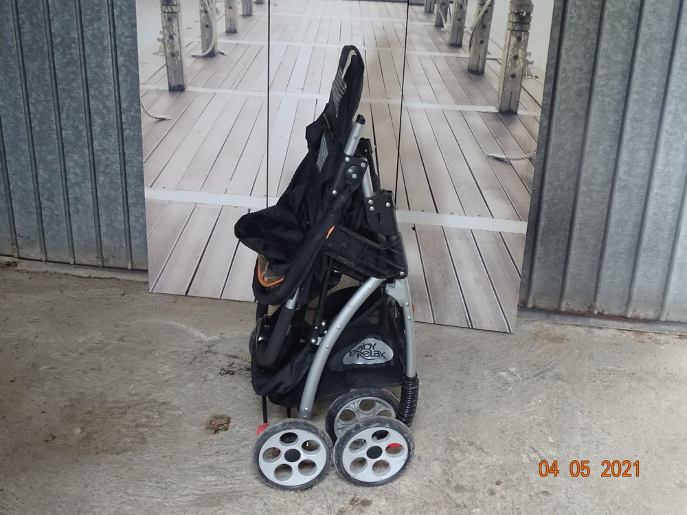 Poussette enfant Pu�riculture