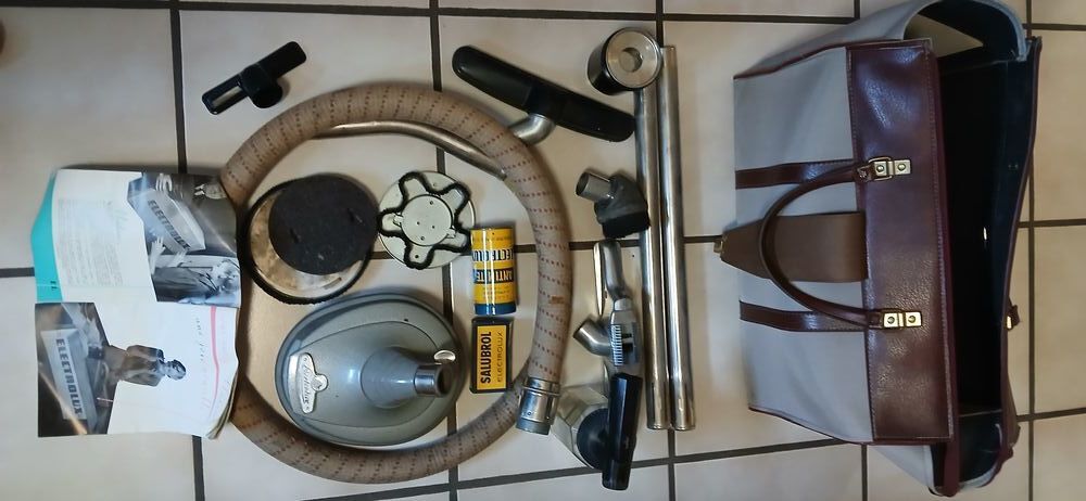 Aspirateur Vintage Electolux pour d&eacute;coration ou collection Décoration