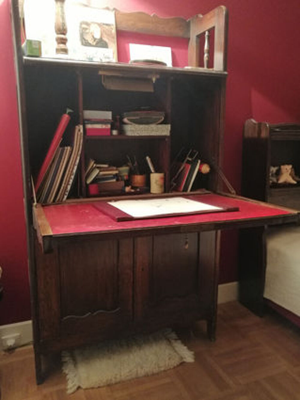Bureau s&eacute;cretaire en ch&ecirc;ne fonc&eacute;
Meubles