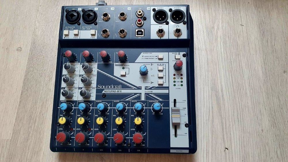 Table de mixage Soundcraft 8FX Instruments de musique
