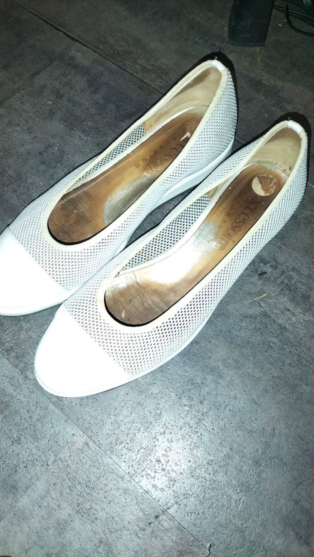 Ballerine cuir accessoires diffusion pointure 41 tr&egrave;s bon &eacute;t Chaussures