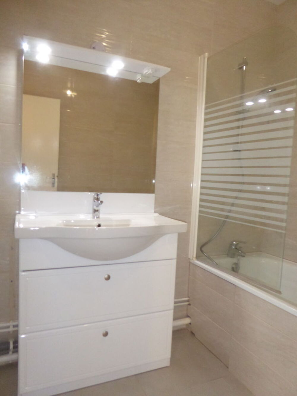 Location Appartement APPARTEMENT F2-  2 GRANDS BALCONS - VUE JARDIN - PARKING Sens