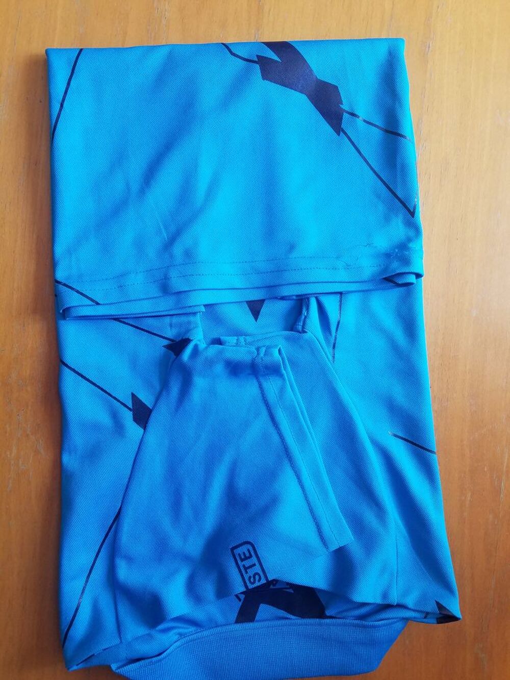 Polo bleu Lacoste en bon &eacute;tat Vêtements