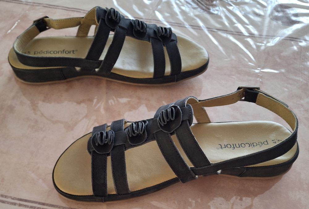 Sandales p&eacute;diconfort noires femme pointure 41 jamais port&eacute;es Chaussures