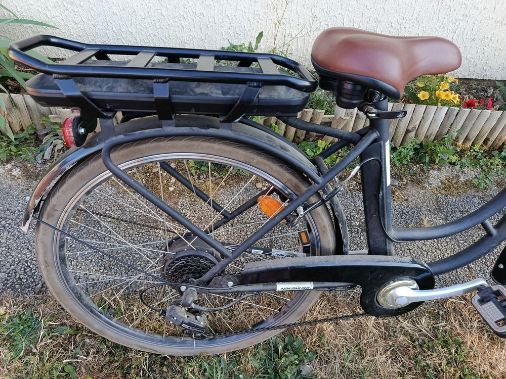 V&eacute;lo &eacute;lectrique tr&egrave;s peu servi Vélos
