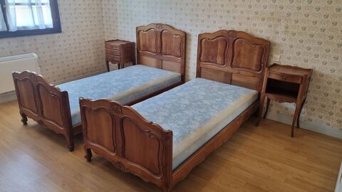 Lits jumeaux Louis XV + tables de chevet 300 Pineuilh (33)