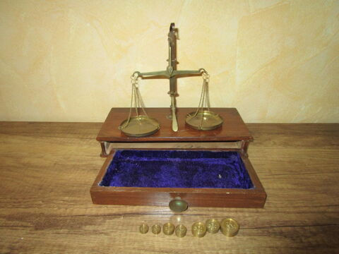VIEILLE BALANCE APOTHICAIRE 25 Villepinte (93)