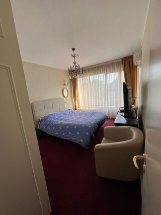  Appartement à louer 4 pièces 110 m²