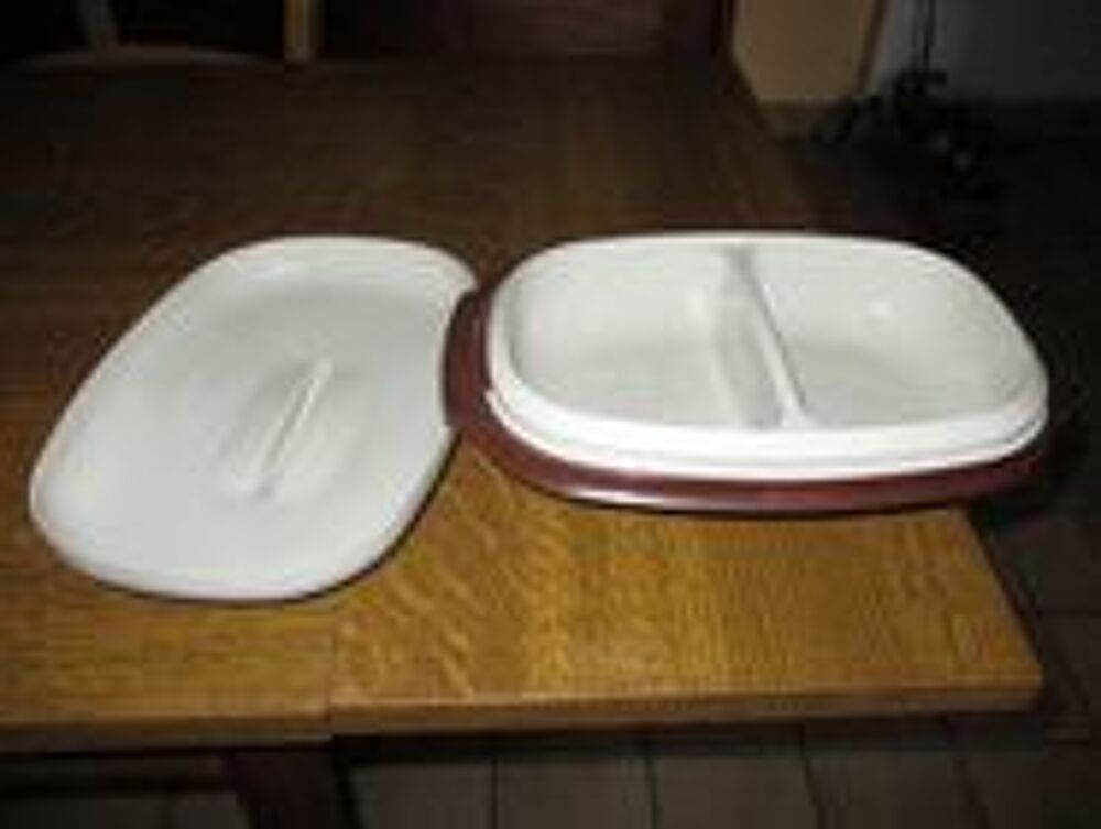 Tupperware quatre parties neuf marron et blanc = 10 euros Décoration