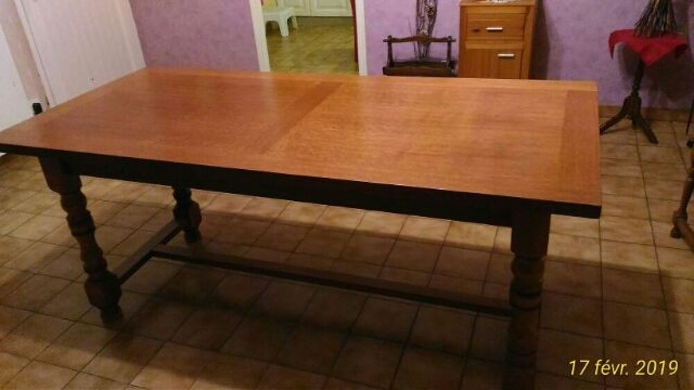 Table de salle &agrave; manger en h&ecirc;tre massif
Meubles