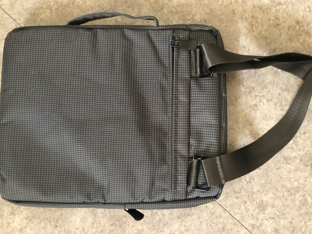 sacoche de trasport pour iPad Apple avec 3 poches exterieurs Téléphones et tablettes
